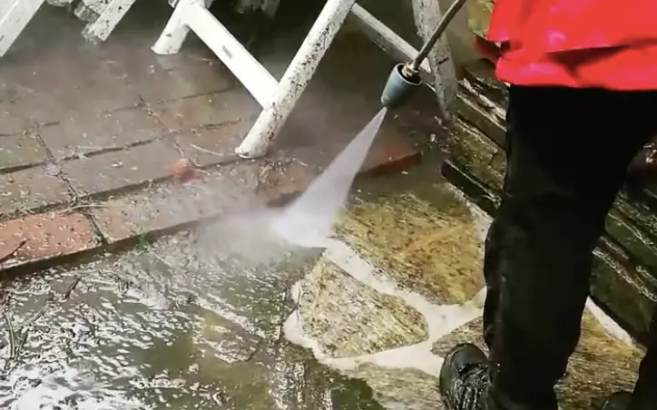 Professionelle Hochdruckreinigung Professionelle Hochdruckreinigung