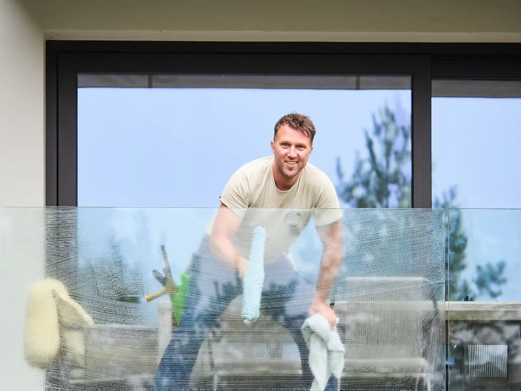 Justin Orloff Professionelles Fensterreinigungservice