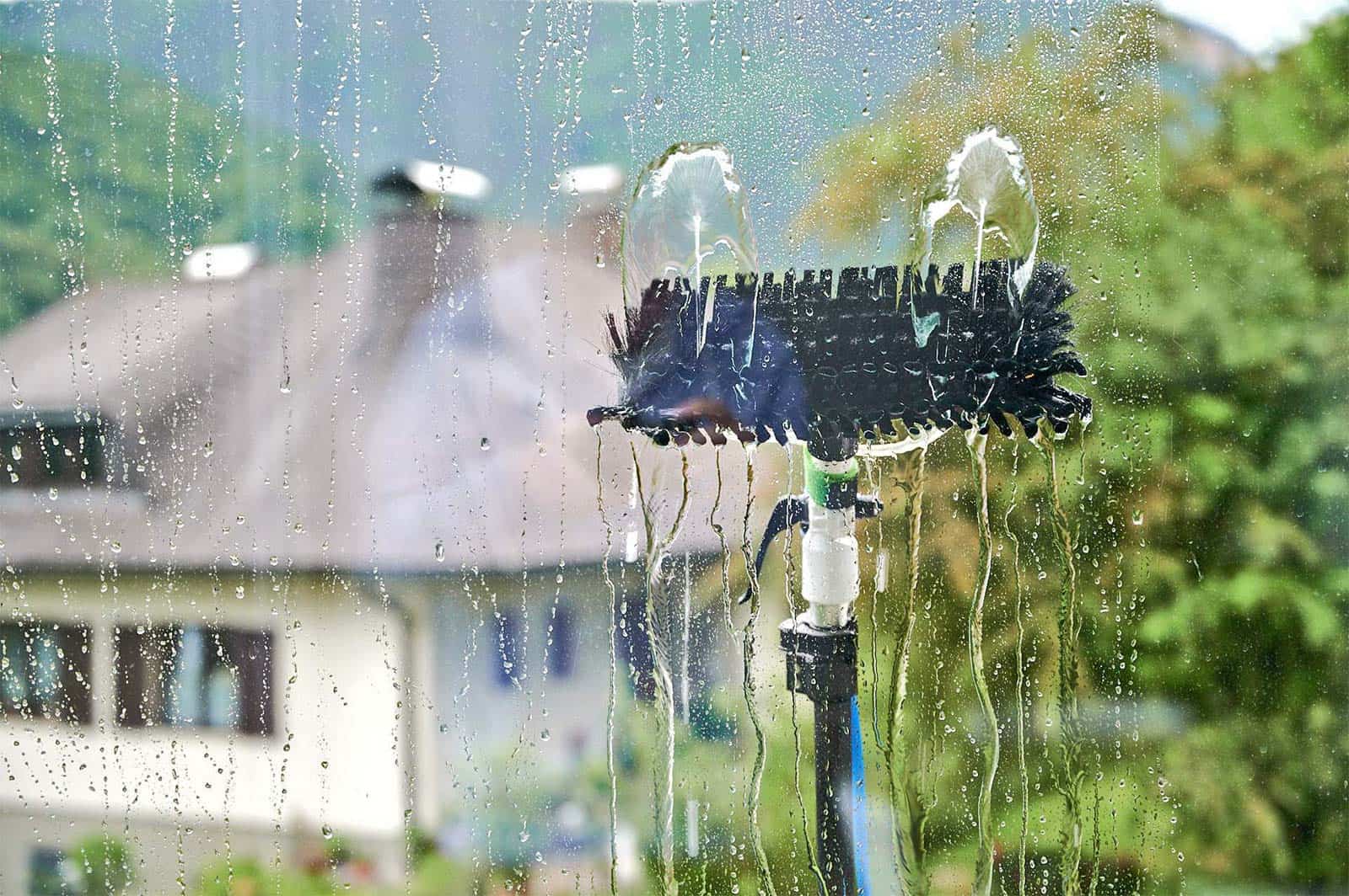 Orloffs-Window-Cleaning-Fensterreinigung-im-Regen-2